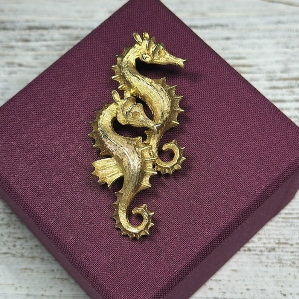 Vintage Signed Double Seahorse Pin / Golden Seahorse Brooch / Signed ©️MAMSELLE